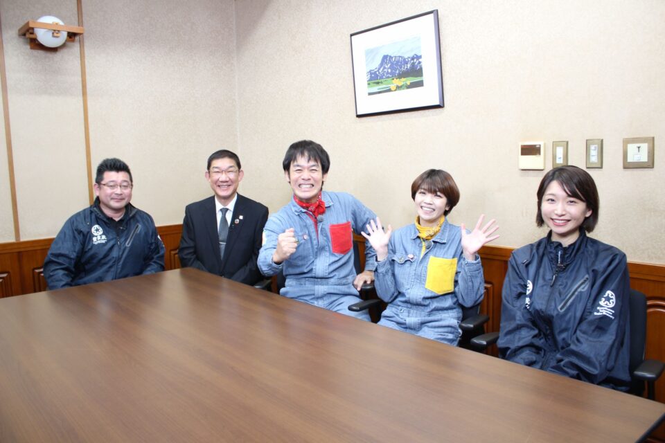 森井さん(上川大雪酒造(株))、奥田学長、森崎さん(TEAM NACS)、森さん(HBCアナウンサー)、山根さん(左から)